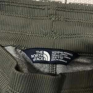 Never worn green north face pants